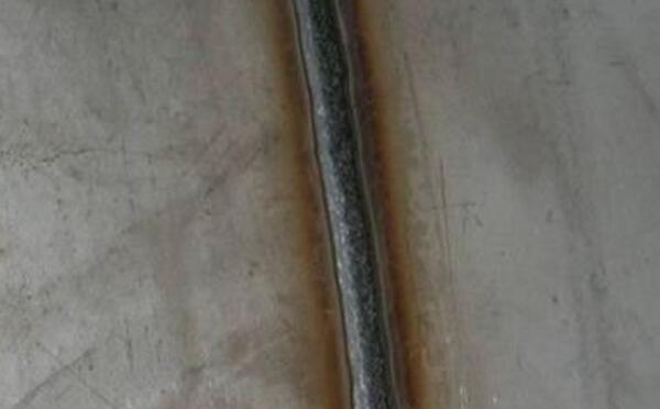 為什么用實心不銹鋼焊絲MIG焊接，焊縫表面發(fā)黑